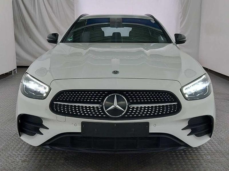 Weiß Gebraucht 2022 Mercedes E300 AMG Limousine | 38.750 € (Guter Preis) - Bild 1/3