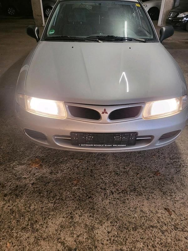 Gebraucht Mitsubishi Carisma 90 PS (66 kW) 1998 Grau Limousine