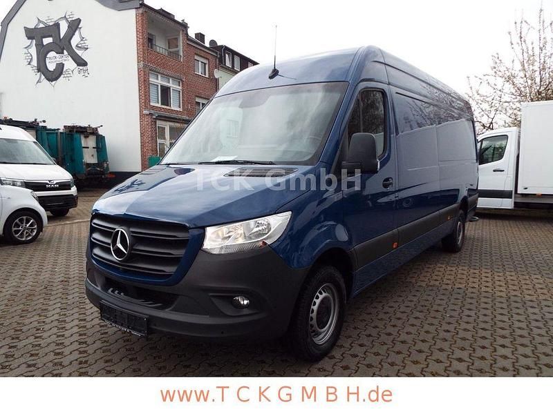 Gebraucht Mercedes Sprinter 170 PS (125 kW) 2023 Blau Van