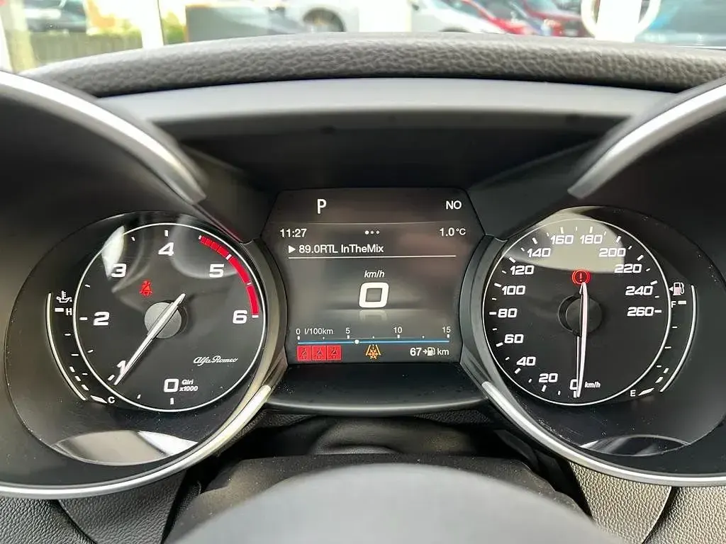 Gebraucht Alfa Romeo Giulia Tech Edition 190 PS (139 kW) 2019 Nero vulcano metallic (metallic) Limousine