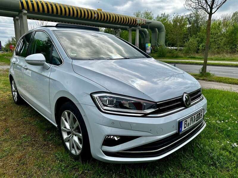 White silver metallic Gebraucht 2018 VW Golf Sportsvan Highline Van / Kleinbus | 22.400 € (Etwas zu teuer) - Bild 1/4