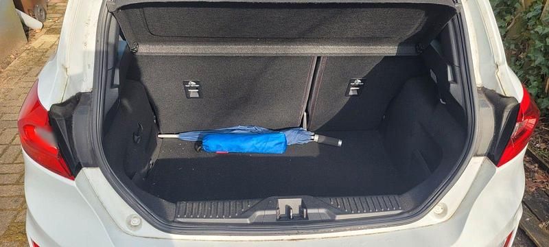 Gebraucht Ford Fiesta Trend 71 PS (52 kW) 2018 Weiß Kleinwagen