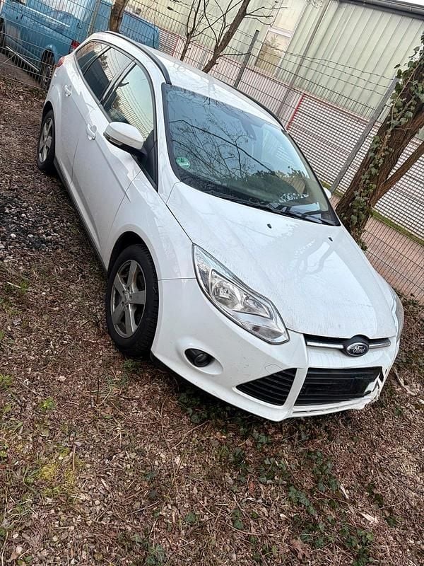 Gebraucht Ford Focus 125 PS (91 kW) 2014 Weiß Kombi