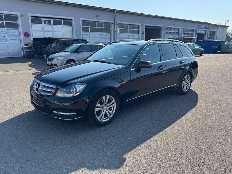 Gebraucht Mercedes C220 170 PS (125 kW) 2013 Schwarz  unilack Kombi