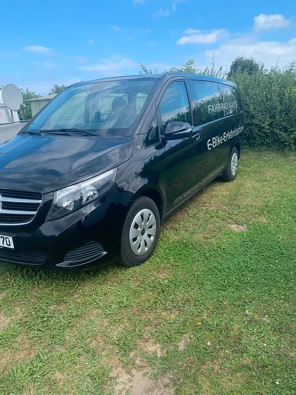 Schwarz Gebraucht 2019 Mercedes V200 Van / Kleinbus | 27.889 € (Guter Preis) - Bild 1/4