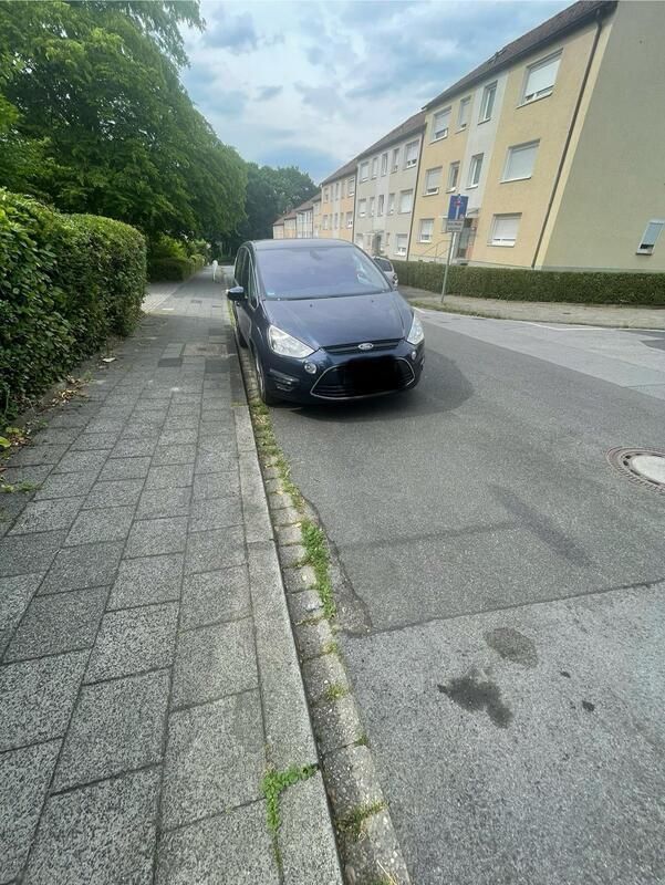 Blau Gebraucht 2012 Ford S-MAX S Van / Kleinbus | 3.800 € (Superpreis) - Bild 1/4