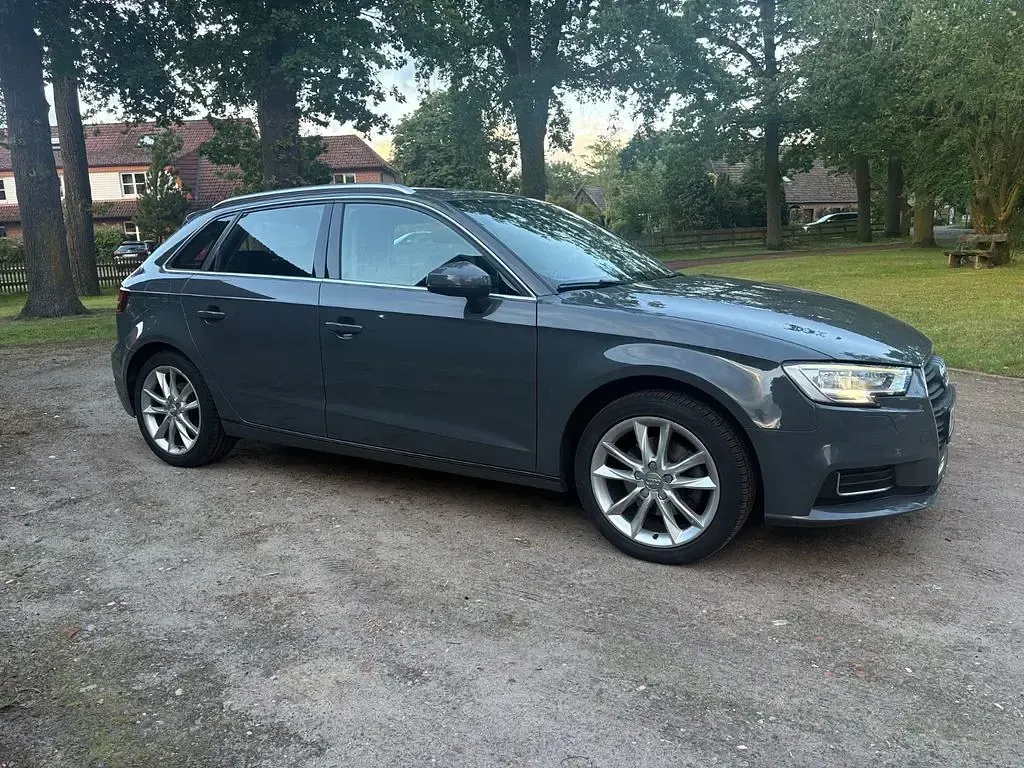 Gebraucht Audi A3 150 PS (110 kW) 2017 Grau Limousine