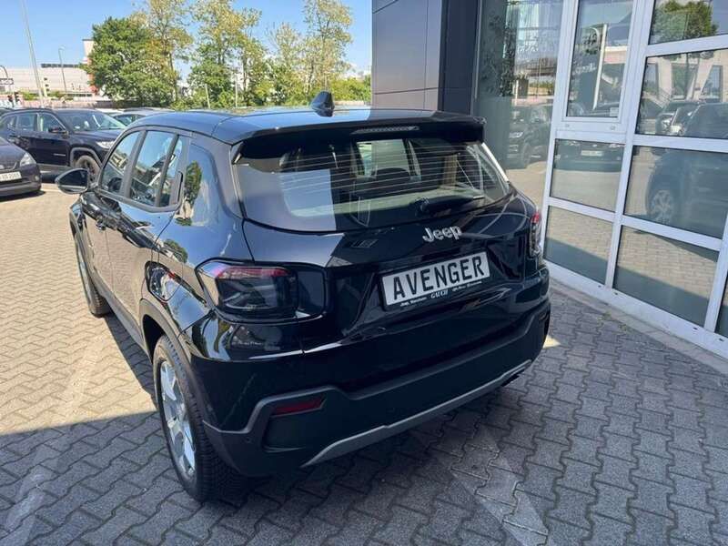 Neu Jeep Avenger Altitude 110 PS (80 kW) 2025 Schwarz (vulcano black) SUV