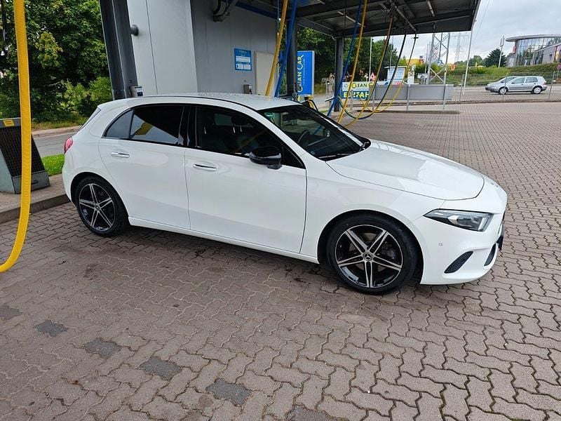 Weiß Gebraucht 2020 Mercedes A220 Progressive Limousine | 18.850 € (Superpreis) - Bild 1/4