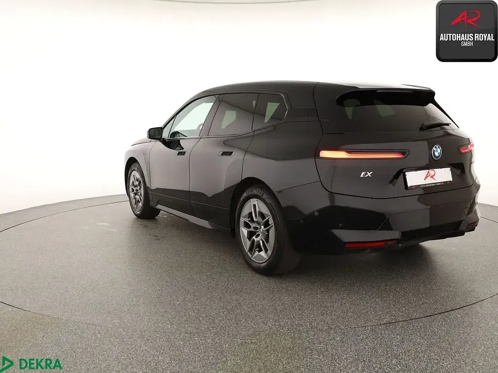 Gebraucht BMW iX Sport Line 239 kW (326 PS) 2022 Saphirschwarz SUV