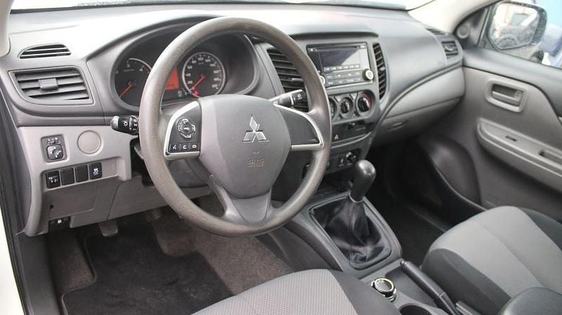 Gebraucht Mitsubishi L200 154 PS (113 kW) 2019 Weiß Abholung