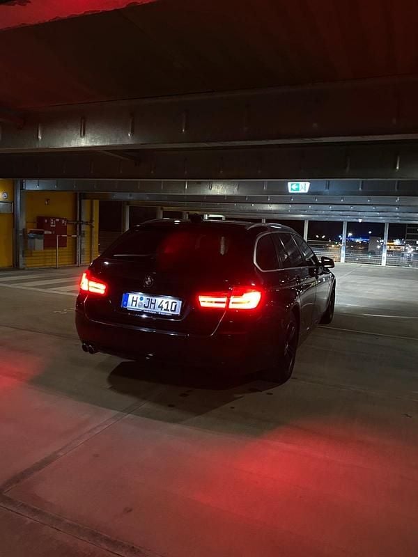 Schwarz Gebraucht 2013 BMW 525 Sport Line Kombi | 13.999 € (Fairer Preis) - Bild 1/4