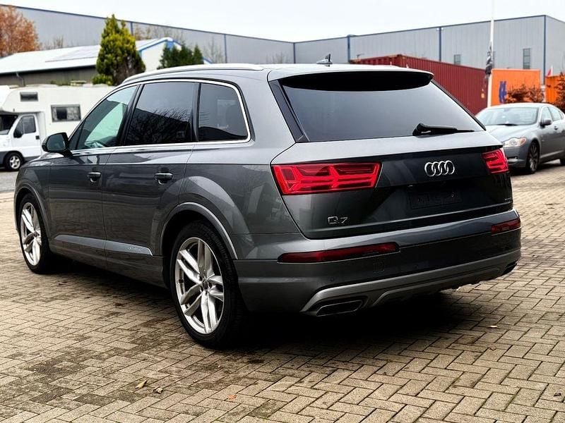 Gebraucht Audi Q7 Sport 272 PS (200 kW) 2015 Grau SUV