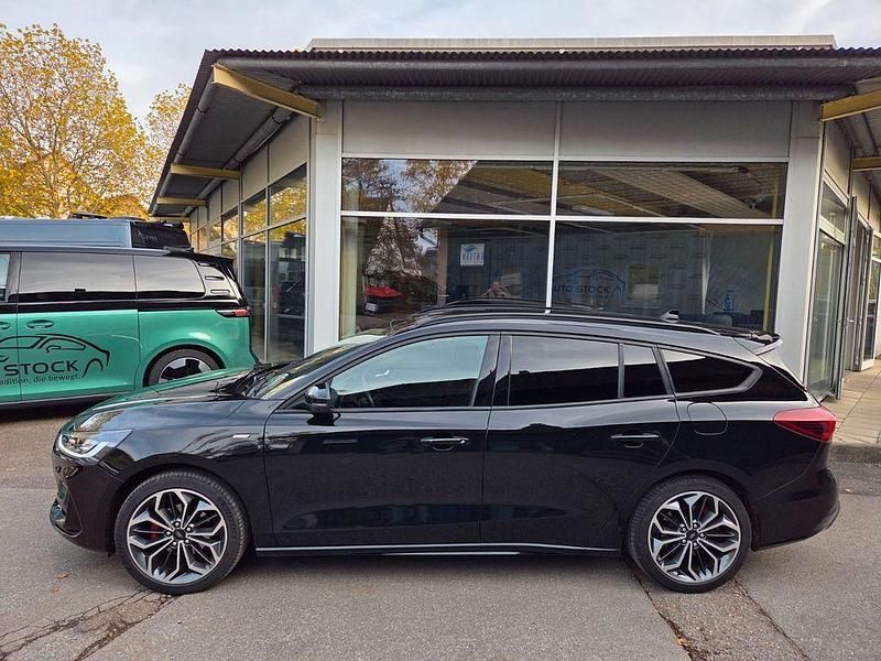 Schwarz Gebraucht 2023 Ford Focus ST-Line Limousine | 20.000 € (Fairer Preis) - Bild 1/4