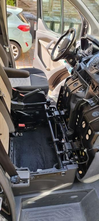 Gebraucht Ford Tourneo 131 PS (96 kW) 2017 Schwarz Van / Kleinbus