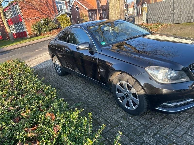 Gebraucht Mercedes C180 156 PS (114 kW) 2012 Schwarz Coupé