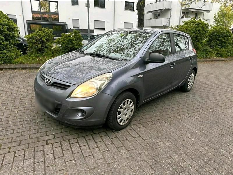 Gebraucht Hyundai i20 77 PS (56 kW) 2010 Grau Kleinwagen