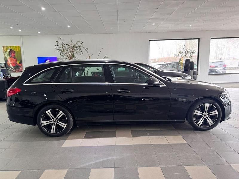 Gebraucht Mercedes C200 Avantgarde 163 PS (119 kW) 2022 Schwarz Limousine