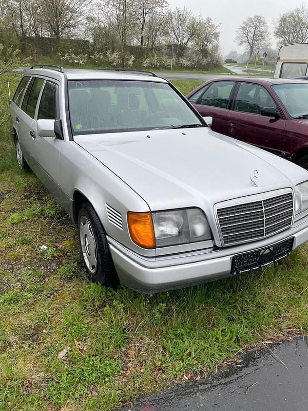 Gebraucht Mercedes 250 113 PS (83 kW) 1994 Silber Kombi