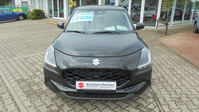 Schwarz Neu 2024 Suzuki Swift Club Limousine | 16.990 € - Bild 1/4
