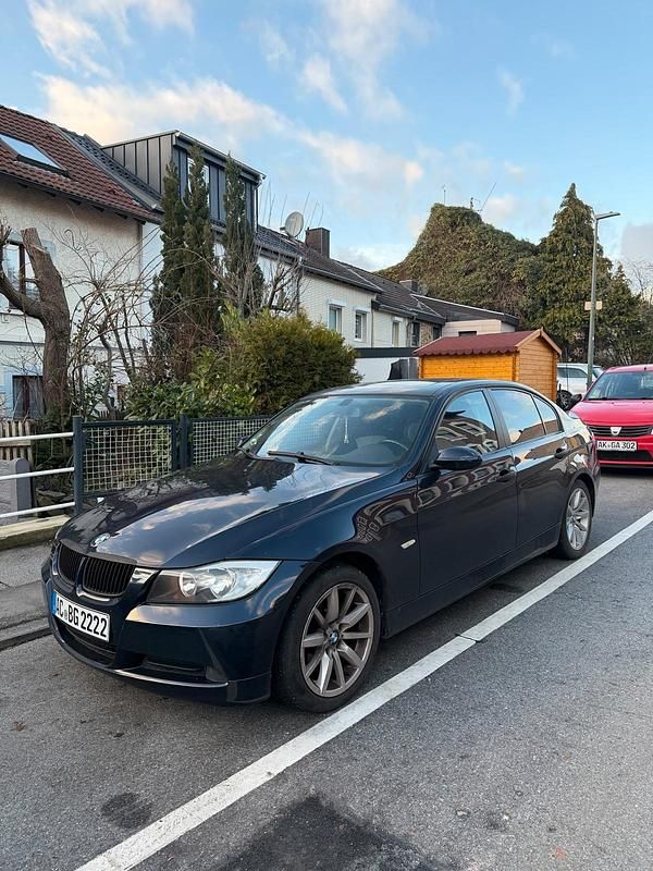 Blau Gebraucht 2006 BMW 318 Limousine | 2.800 € (Superpreis) - Bild 1/4