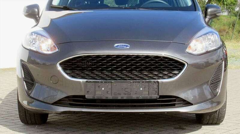Grau / metallic Gebraucht 2018 Ford Fiesta Trend Kleinwagen | 12.450 € (Etwas zu teuer) - Bild 1/3