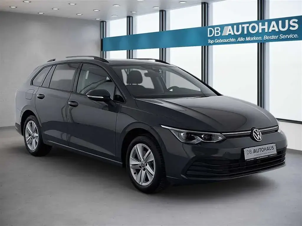 Gebraucht VW Golf VIII Life 150 PS (110 kW) 2024 Grau Kombi