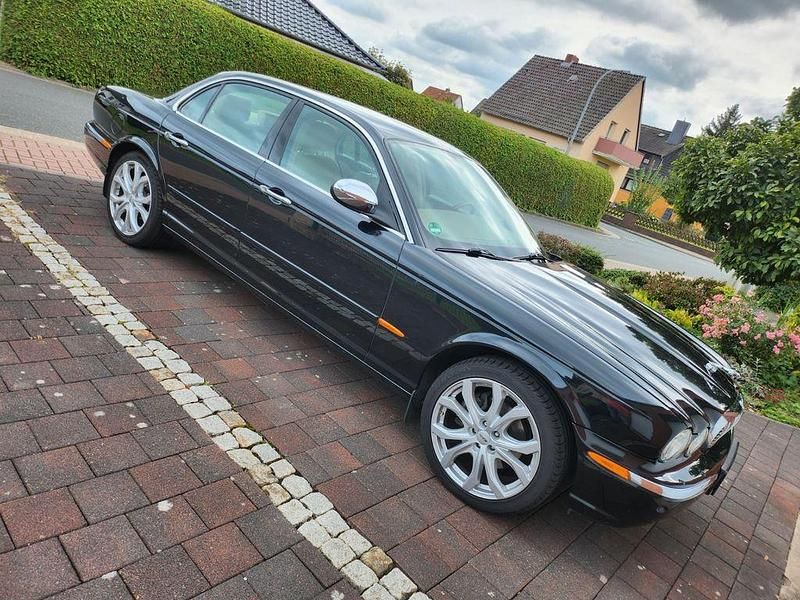 Schwarz Gebraucht 2004 Jaguar XJ6 Limousine | 15.999 € - Bild 1/4