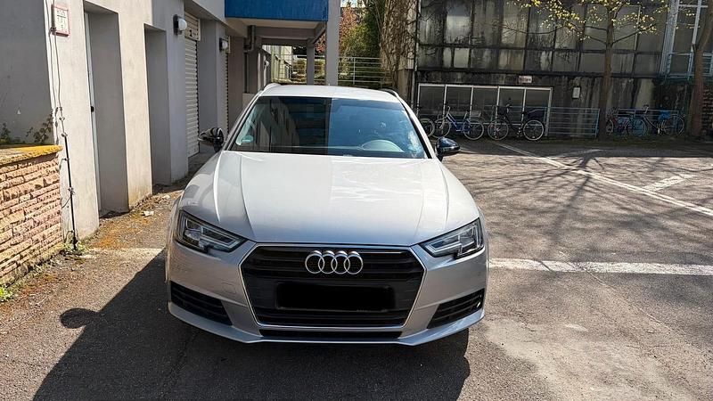 Gebraucht Audi A4 Premium 150 PS (110 kW) 2019 Grün Kombi