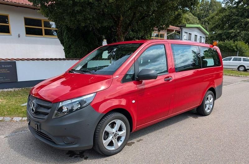 Rot Gebraucht 2019 Mercedes Vito Van / Kleinbus | 26.890 € - Bild 1/4