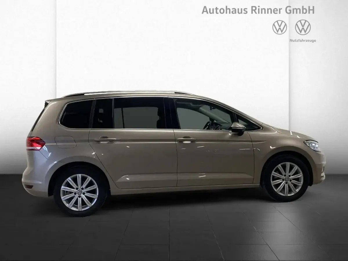 Gebraucht VW Touran Highline 150 PS (110 kW) 2017 Beige Van / Kleinbus