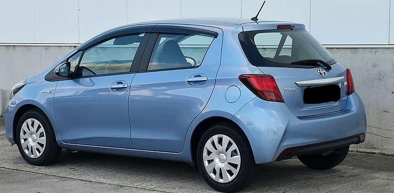Gebraucht Toyota Yaris Hybrid Comfort 102 PS (75 kW) 2014 Blau Kleinwagen