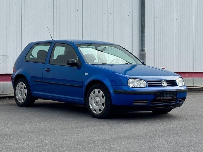 Blau Gebraucht 2001 VW Golf IV Edition Limousine | 2.490 € (Fairer Preis) - Bild 1/4