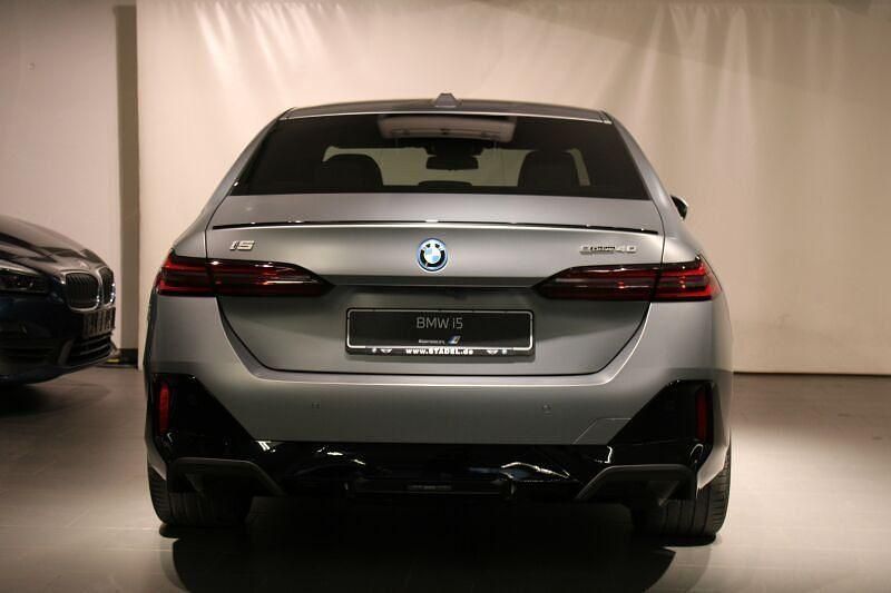 Neu BMW i5 M Sport 250 kW (340 PS) 2025 Bmw individual frozen pure gre Limousine