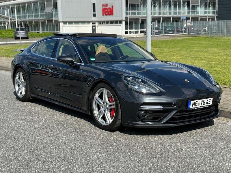 Grau Gebraucht 2017 Porsche Panamera Turbo Limousine | 73.500 € (Fairer Preis) - Bild 1/4