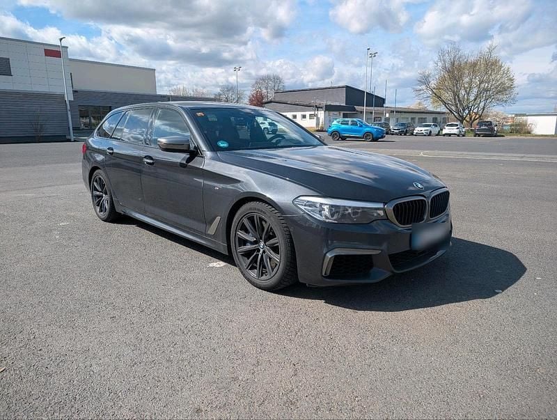Gebraucht BMW M550 400 PS (294 kW) 2018 Blau Limousine