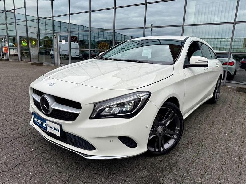 Weiß Gebraucht 2016 Mercedes CLA220 Shooting Brake Kombi | 13.990 € (Etwas zu teuer) - Bild 1/4