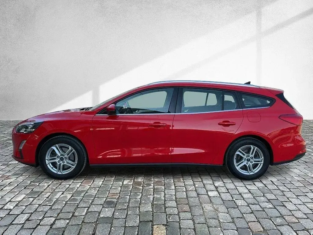 Usado Ford Focus Cool & Connect 125 CV (91 kW) 2021 Rojo Familiar