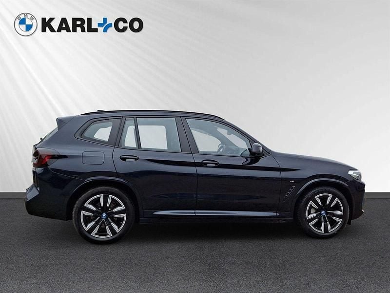 Gebraucht BMW iX3 M Sport 210 kW (286 PS) 2023 Carbonschwarz metallic SUV