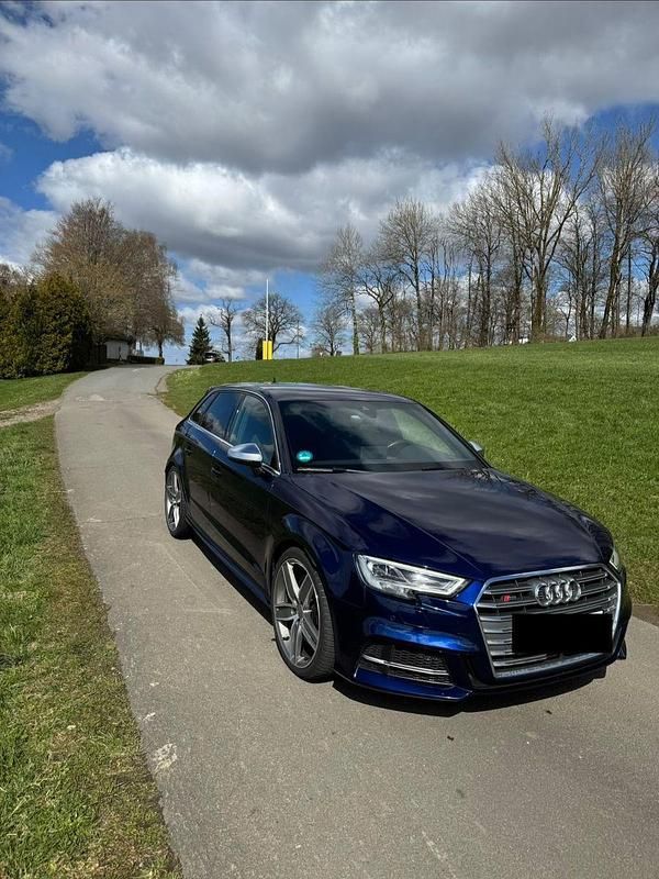 Gebraucht Audi S3 Design 300 PS (220 kW) 2019 Blau Limousine