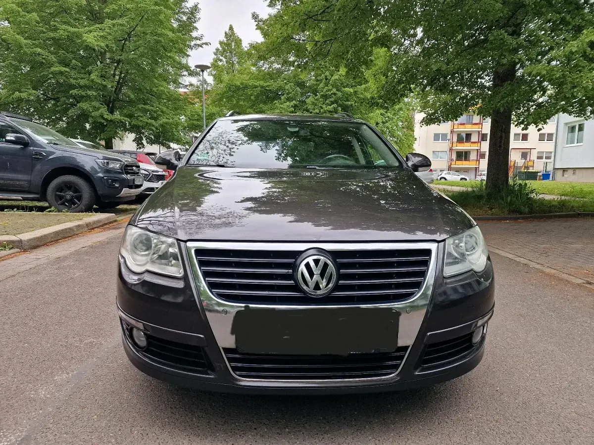 Gebraucht VW Passat 140 PS (102 kW) 2009 Violet Kombi