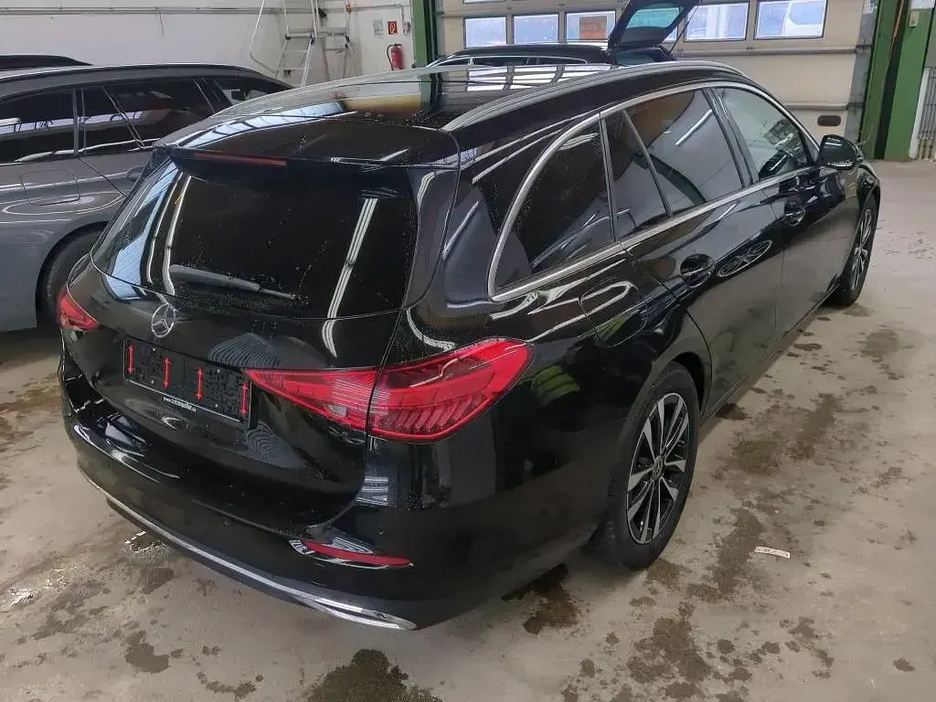 Gebraucht Mercedes C200 184 PS (135 kW) 2023 Schwarz/baltic black Kombi