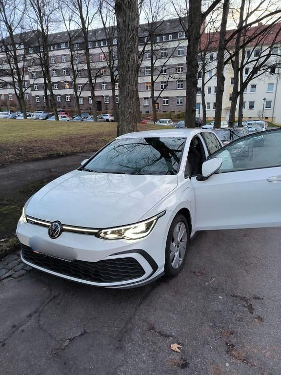 Weiß Gebraucht 2021 VW Golf VIII GTE Limousine | 21.500 € (Guter Preis) - Bild 1/4