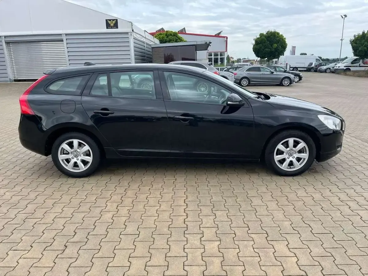 Gebraucht Volvo V60 Kinetic 114 PS (83 kW) 2012 Black stone Kombi