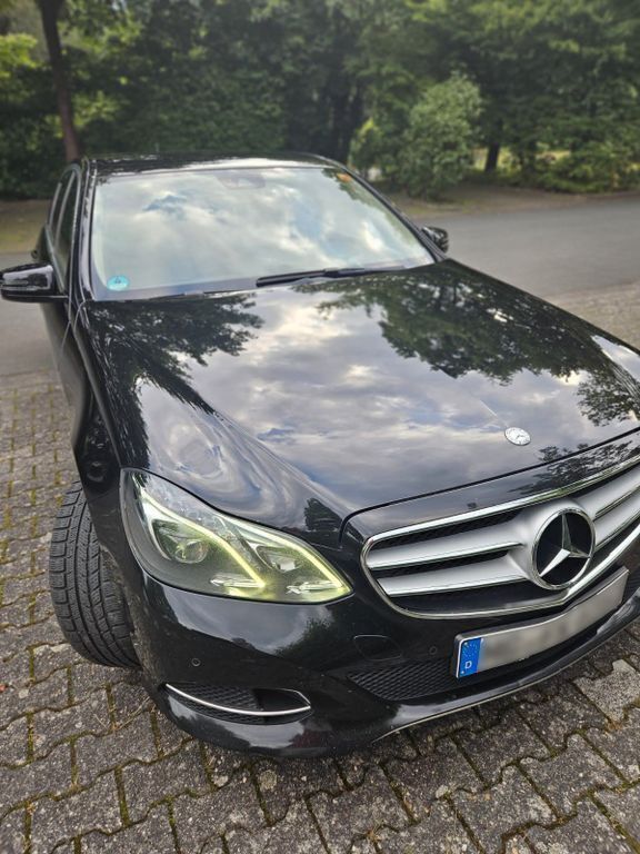 Gebraucht Mercedes E220 170 PS (125 kW) 2014 Schwarz Limousine