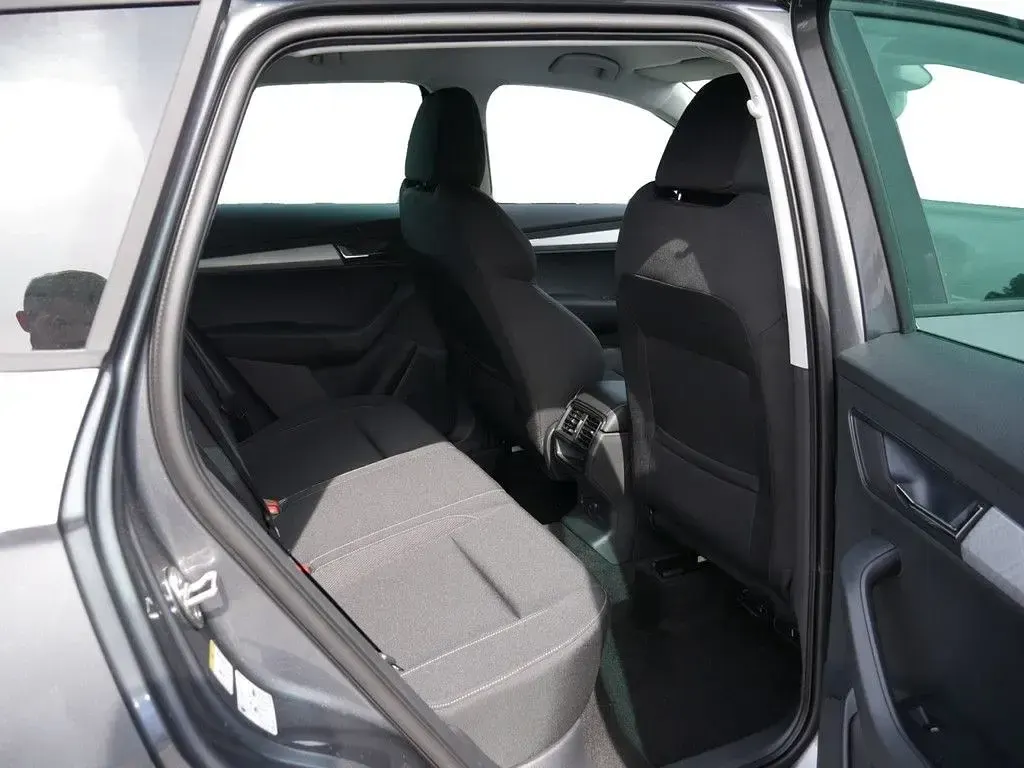 Neu Skoda Karoq 150 PS (110 kW) 2026 Grau SUV