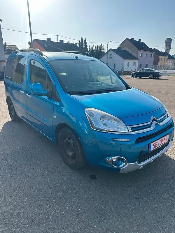 Gebraucht Citroën Berlingo 92 PS (67 kW) 2014 Blau Van / Kleinbus