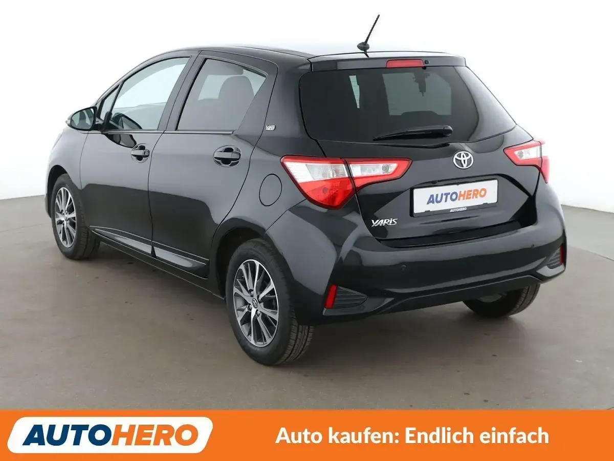 Gebraucht Toyota Yaris Team 111 PS (81 kW) 2020 Schwarz Limousine