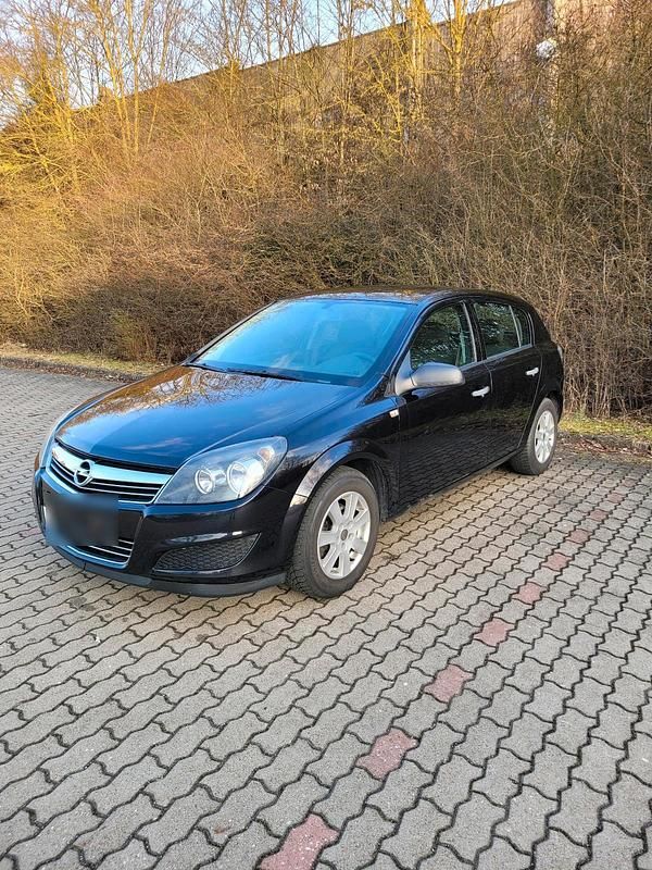 Używany Opel Astra 116 KM (85 kW) 2009 Czarny Sedan/Limuzyna