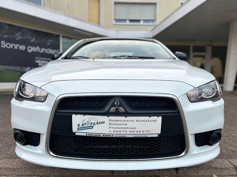 Weiß Gebraucht 2016 Mitsubishi Lancer Sportback Limousine | 7.990 € (Fairer Preis) - Bild 1/4